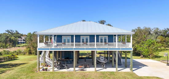 722 S Beach Blvd, Waveland, MS 39576