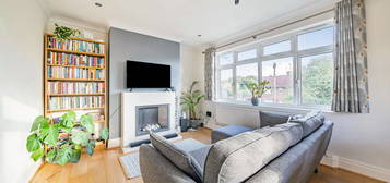 Maisonette for sale in Robin Grove, Kenton, Harrow, Middlesex HA3