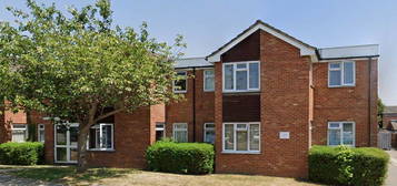 Flat to rent in Tanner Court, Newbury RG14