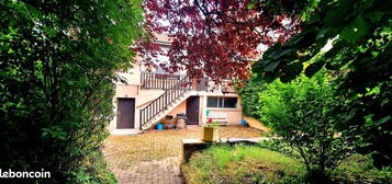 Maison avec terrain et garages