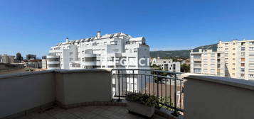 Appartement T3, balcon, 5ème étage