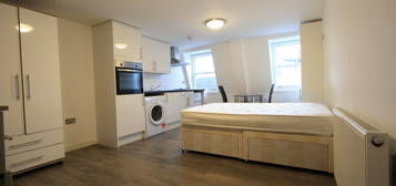 Studio to rent in The Broadway, London SW19