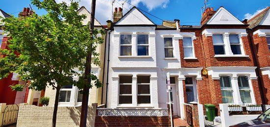 Flat to rent in Rowallan Road, Fulham SW6