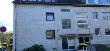 DU-Huckingen – Ihr Logenplatz im sonnigen Duisburger  Süden mit großzügiger Terrasse und Balkon   Individuelle 4-Zimmer Maisonettewohnung im Erdgeschoss und  Souterrain