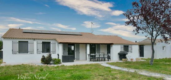 À vendre MAS BLANC DES ALPILLES maison P4, plain-pied, piscine