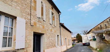 Maison dans le bourg