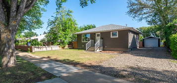 5513 N 49th St, Lloydminster, AB T9V 0L2