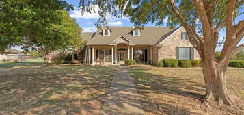 605 E California St, Walters, OK 73572