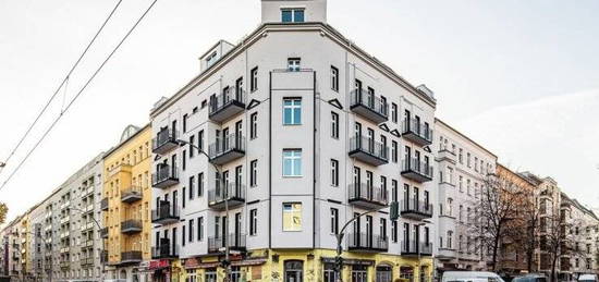 Helles Studio mit Balkon im brandneuen Gebäude in Friedrichshain