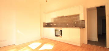 2 bed flat to rent