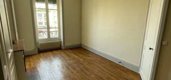 Location - Appartement - 5 pièces + cuisine - 143,43 m² - 1