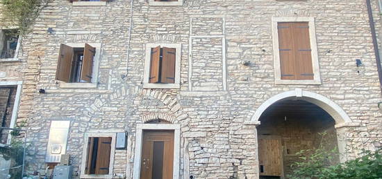 Casa di paese in vendita in via Ponzeio, 19