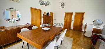 Apartamento T2 Duplex em São Bernardo.