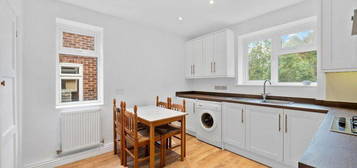 Maisonette to rent in Aboyne Drive, Raynes Park SW20