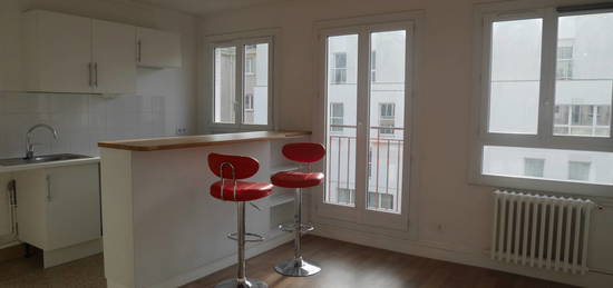 Studio  à louer, 1 pièce, 27 m², Étage 6/–