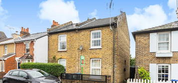 2 bed semi-detached house for sale