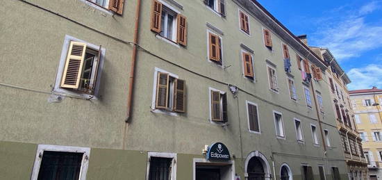 Trilocale buono stato, quarto piano, Largo Barriera - Ospedale Maggiore, Trieste