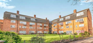 Flat to rent in College Court, The Mall, Ealing Broadway, London W5