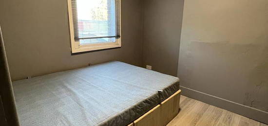 Flat to rent in Byron Road, Harrow HA3