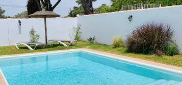 Chalet con piscina - C. de la Cepa