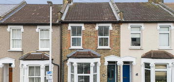 Terraced house to rent in West Grove, Woodford Green IG8