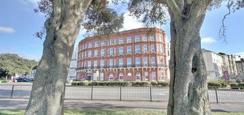 Flat to rent in Grosvenor Apartments, Western Parade, Southsea PO5