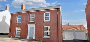 4 bed detached house for sale