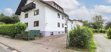 Wohnen mit Grün: Familienfreundliche Souterrainwohnung mit eigener Terrasse und Gemeinschaftsgarten