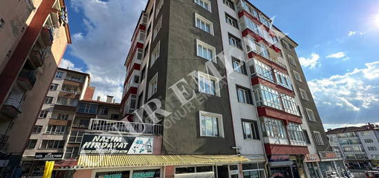 ONUR EMLAK'TAN KİRALIK ÇARŞI YAKINI 3+1 130 m2 DAİRE