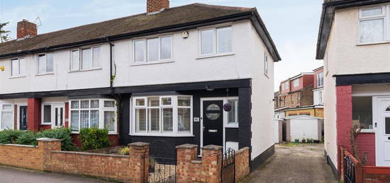 End terrace house to rent in Warwick Road, West Drayton UB7