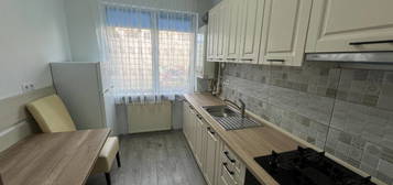 INCHIRIEZ apartament 2 camere,recent renovat, zona Centrala