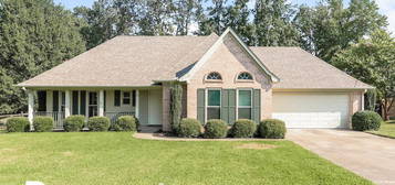 55 Country Pl, Oakland, TN 38060