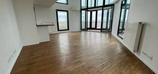 Appartement  à louer, 5 pièces, 4 chambres, 147 m²