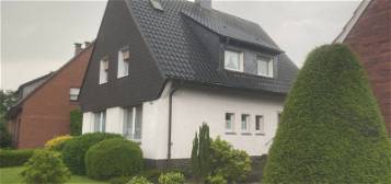 Disteln- elegantes 1 - 2 Familienhaus mit großen Sommergarten