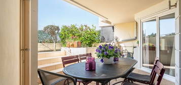 Dpt Bouches du Rhône (13), à vendre MARSEILLE 7EME ARRONDISSEMENT appartement T4 de 85 m²  - Plain pied- Terrasse-Jardin