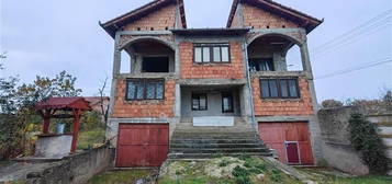 Casa cu teren in Aradul Nou langa principala