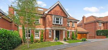 5 bed detached house for sale