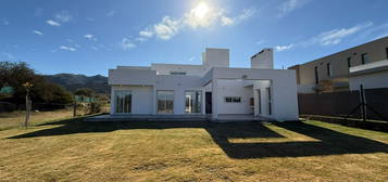 Casa En Alquiler Juana Koslay - Villantonio