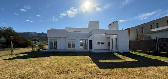Casa En Alquiler Juana Koslay - Villantonio