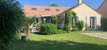 Maison individuelle plain-pied 180m²  - 4 chambres - TERRAIN 767m²  - piscine - GOLF de St Germain les Corbeil