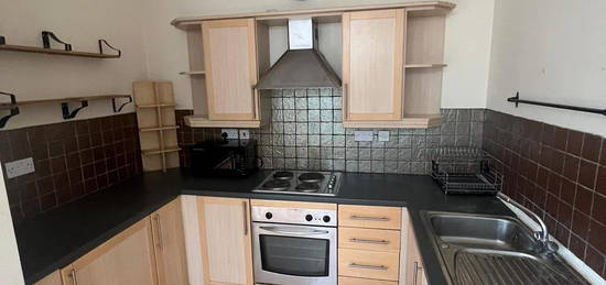 Flat to rent in North End Road, London SW6