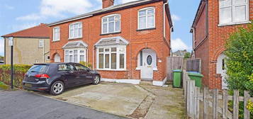 3 bedroom semi-detached house to rent