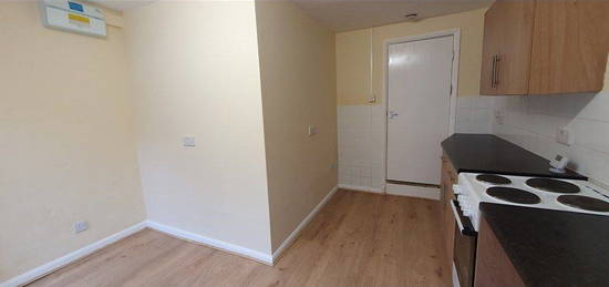 Flat to rent in Chesterfield Road North, Pleasley, Mansfield NG19