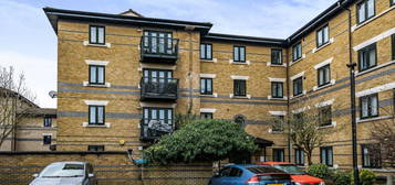 Flat to rent in Birkdale Close, London SE16