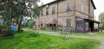 Villa bifamiliare via Statale Nord 128, Mirandola