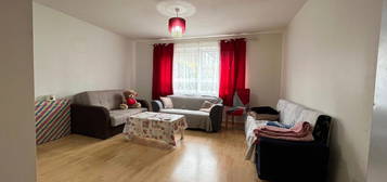 Flat to rent in Wellington Road, London E6