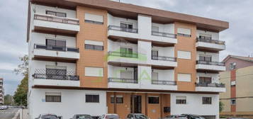 Apartamento T3 com garagem e sótão