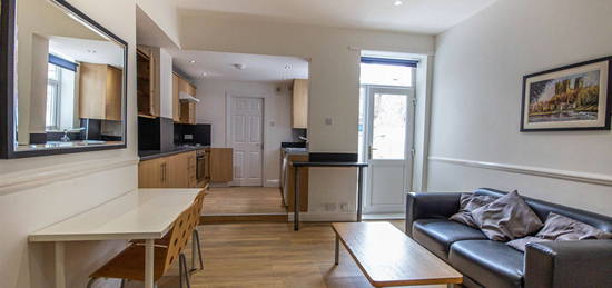 3 bed flat to rent