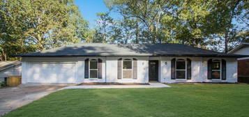 1013 Tanglewood Dr, Clinton, MS 39056