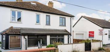 3 bedroom semi-detached house to rent